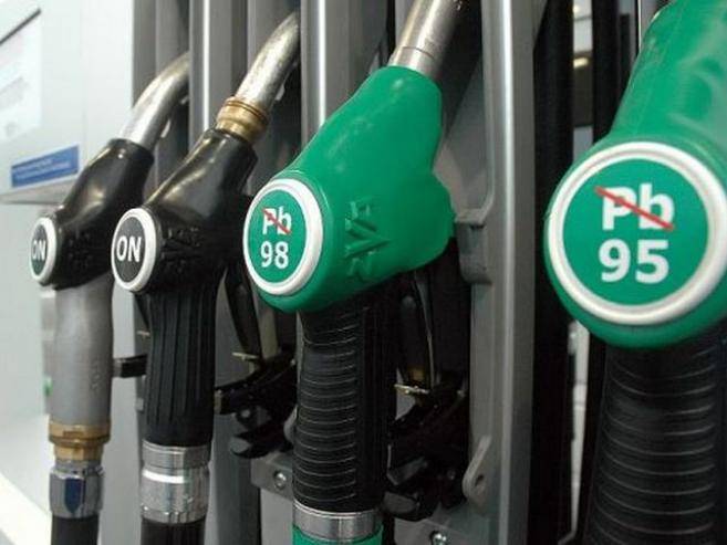 Uwaga kierowcy! Ceny benzyny wrócą do 5 zł za litr
